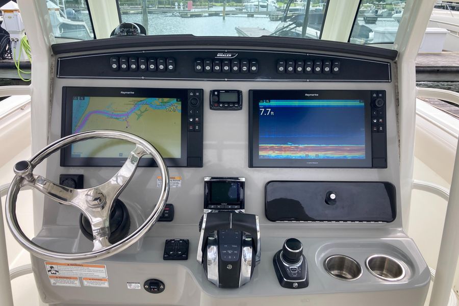 2017 Boston Whaler Outrage Center Console