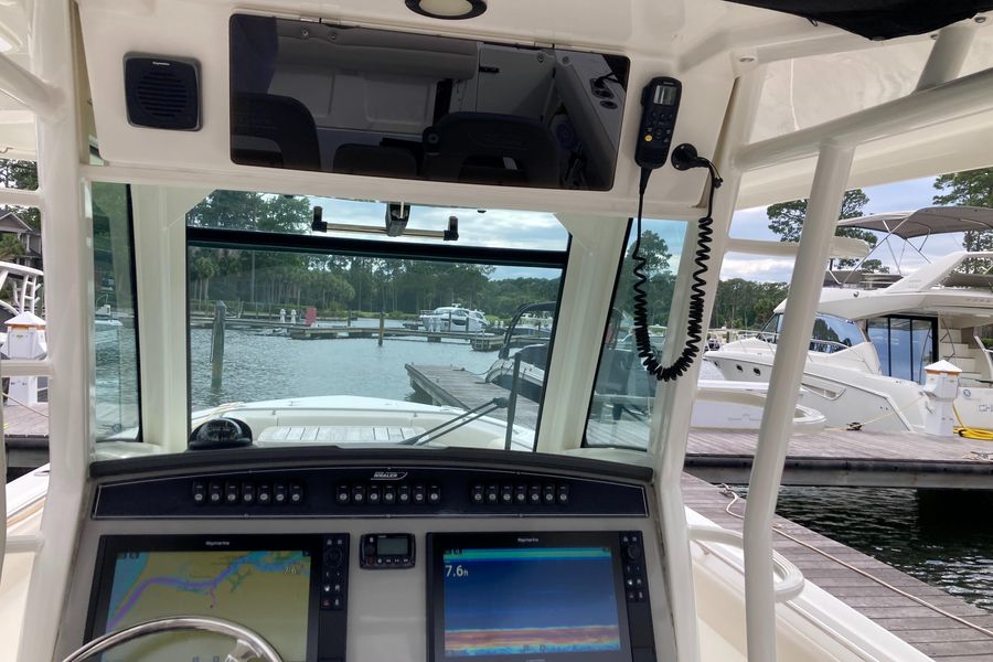 2017 Boston Whaler Outrage Center Console