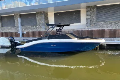 2022 Sea Ray SPX 210