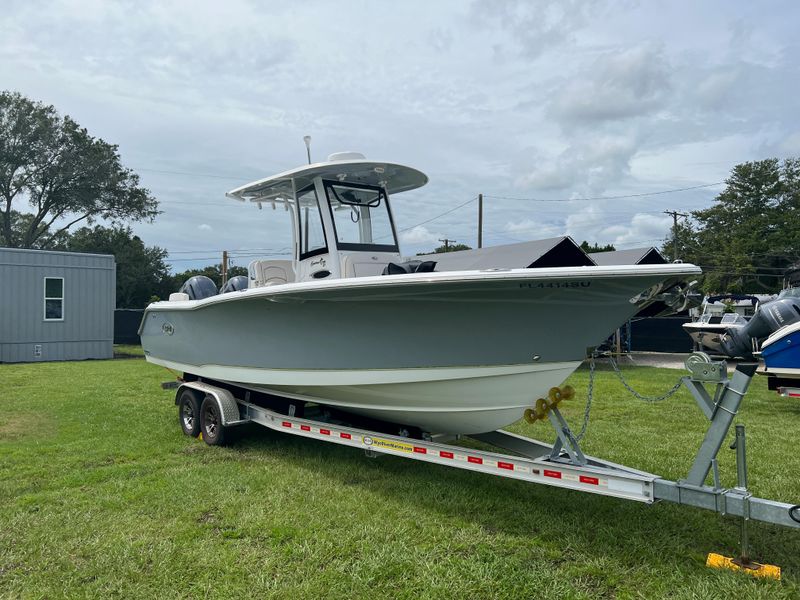 2020 Sea Hunt Gamefish 27 with Coffin Box