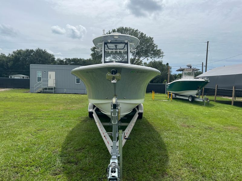 2020 Sea Hunt Gamefish 27 with Coffin Box