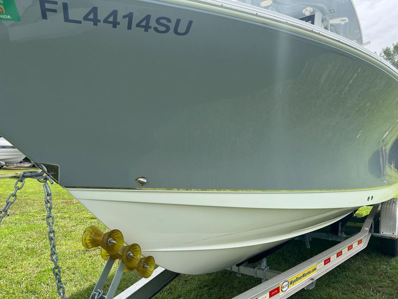 2020 Sea Hunt Gamefish 27 with Coffin Box