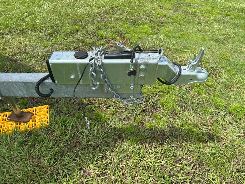 2020 Sea Hunt Gamefish 27 with Coffin Box