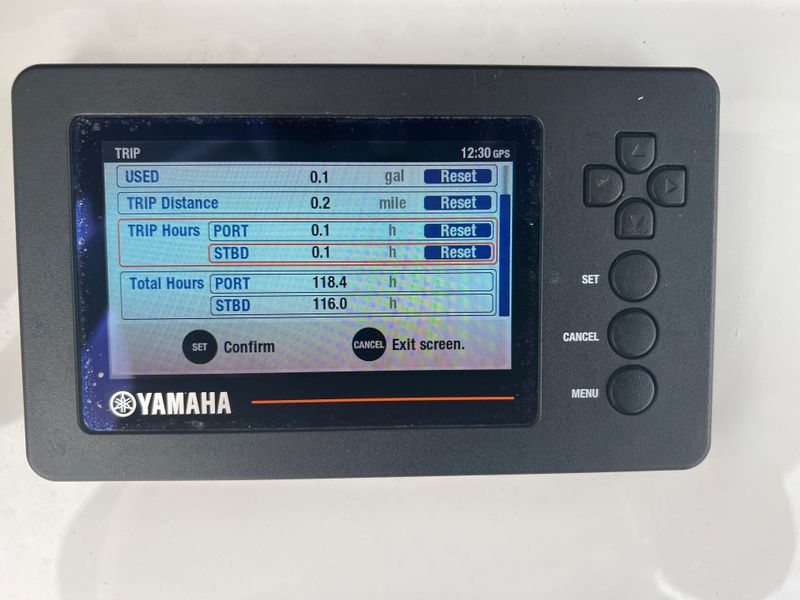 2020 Sea Hunt Gamefish 27 with Coffin Box