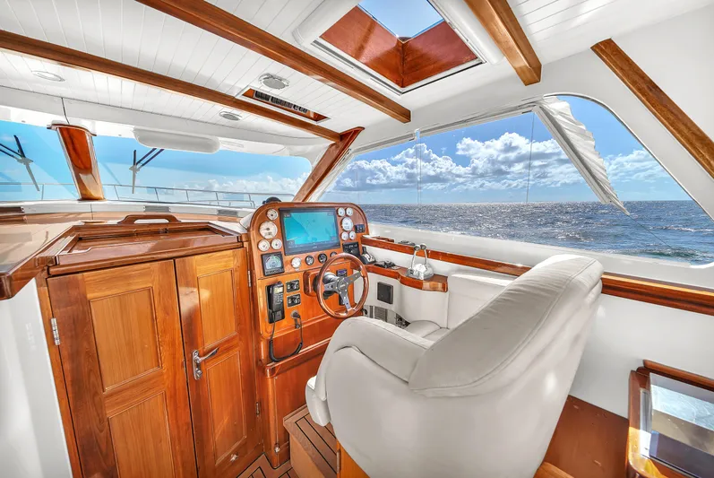 Noi Qauttro Yacht Photos Pics Luxurious yacht interior with wooden finish, Custom 48 model, 2010, ocean view through windows.