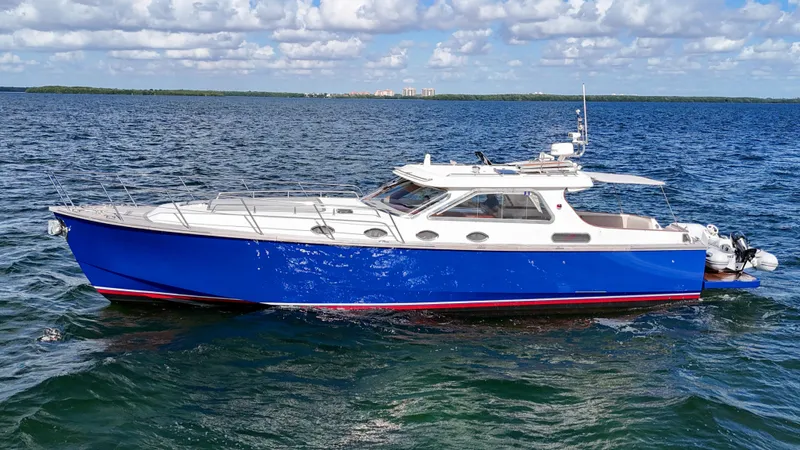 Noi Qauttro Yacht Photos Pics Custom 48 yacht, 2010 model, cruising on open water under a partly cloudy sky.