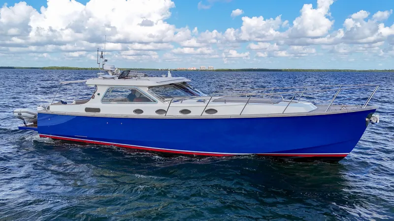 Noi Qauttro Yacht Photos Pics Custom 48 boat, 2010 model, cruising on open water under a partly cloudy sky.