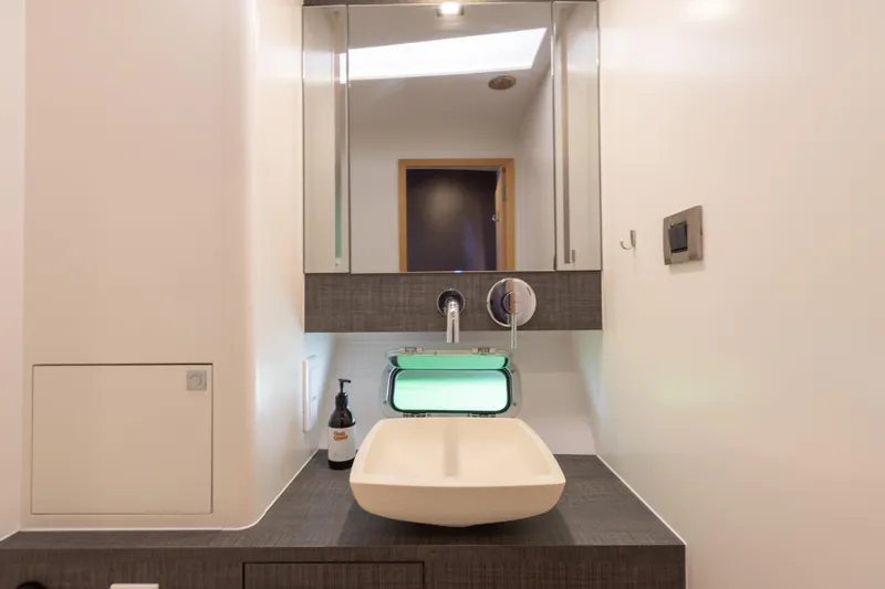 Pom III Yacht Photos Pics Outremer 5X bathroom and water point