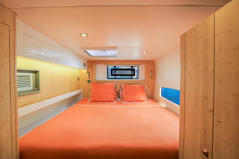 Pom III Yacht Photos Pics 2018 Outremer 5X owner cabin - Master