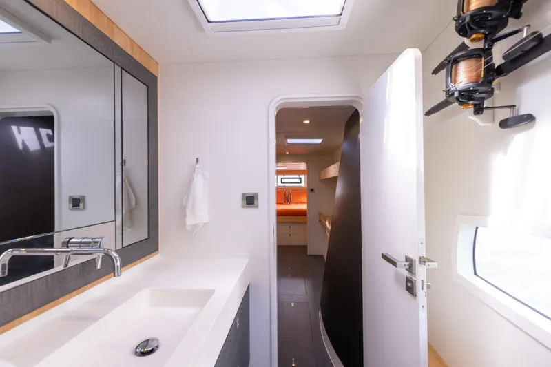 Pom III Yacht Photos Pics Outremer 5X owner bath room