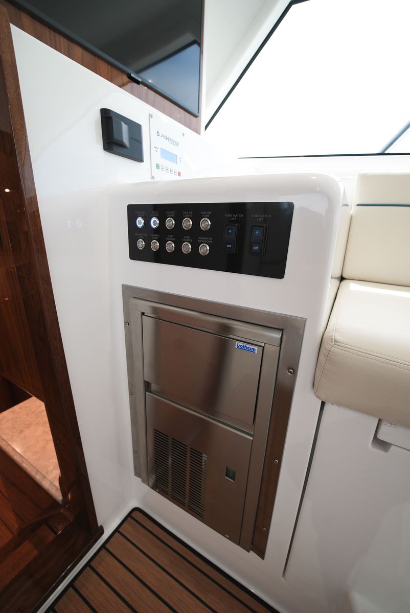 2025 Viking 46 