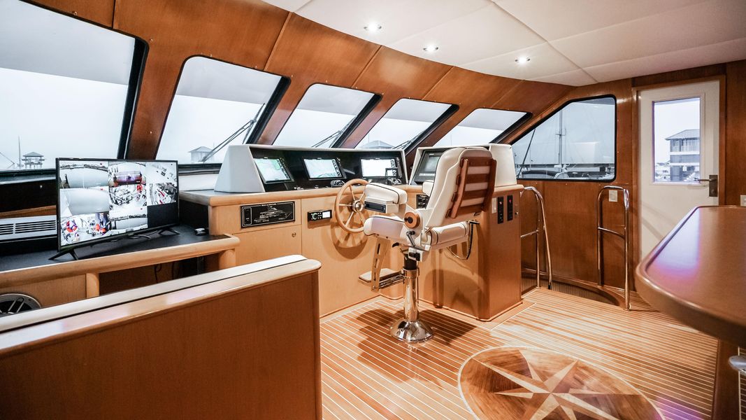 2003 Breaux Brothers Enclosed Bridge Cockpit