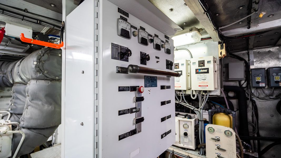 2003 Breaux Brothers Enclosed Bridge Cockpit