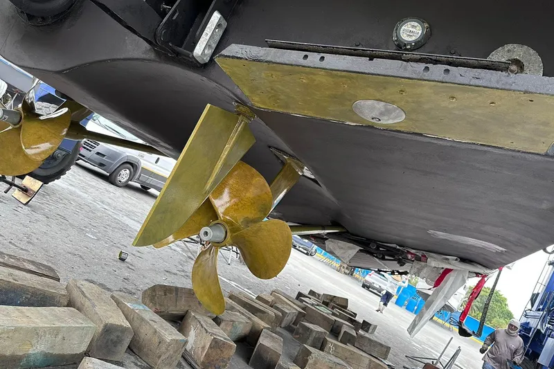  Yacht Photos Pics 2014 Azimut 54 yacht propellers and hull in maintenance area.