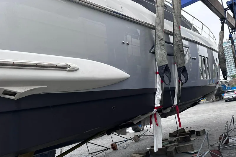 Yacht Photos Pics 2014 Azimut 54 yacht in dry dock, side view with lifting straps.