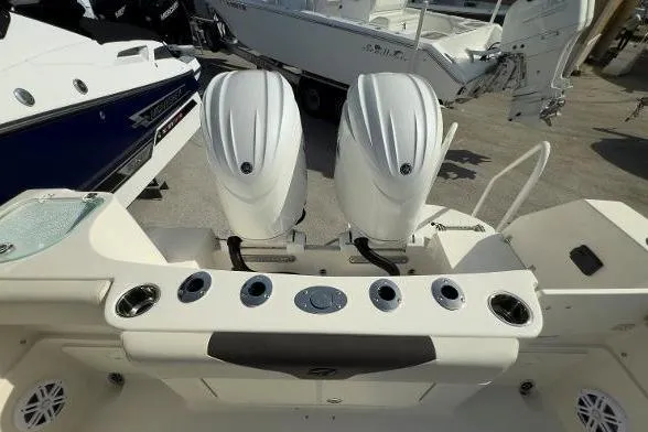242-935 Yacht Photos Pics 2024 Sailfish 242 CC boat with dual outboard engines, rear view.