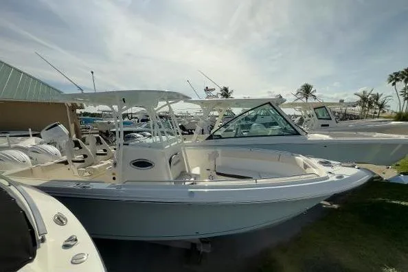 242-935 Yacht Photos Pics 2024 Sailfish 242 CC boat displayed outdoors on a sunny day.