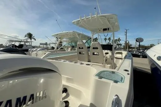 242-935 Yacht Photos Pics 2024 Sailfish 242 CC boat with Yamaha engine, docked under clear blue sky.