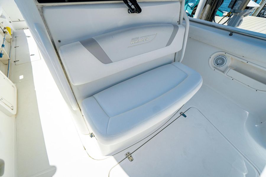 2015 Boston Whaler 320 Outrage