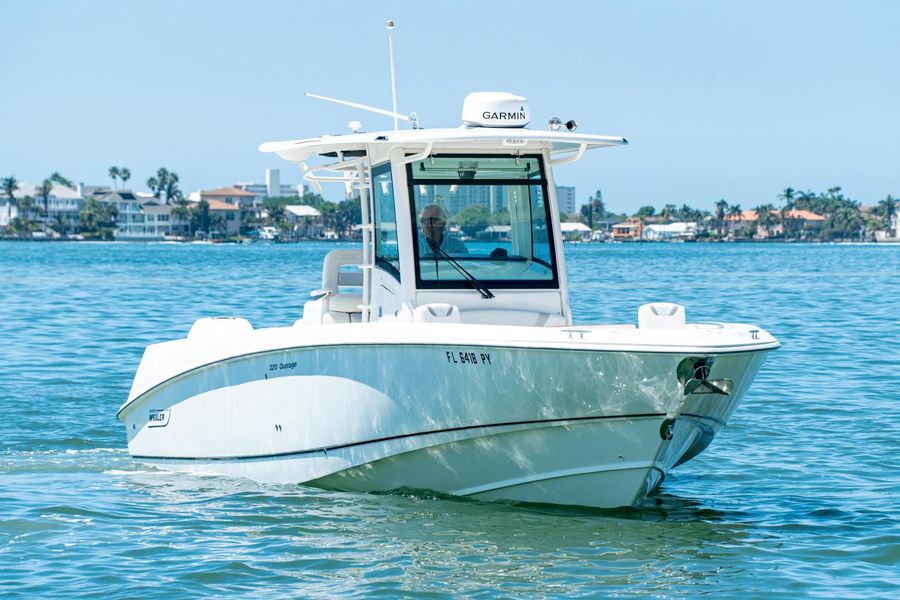 2015 Boston Whaler 320 Outrage