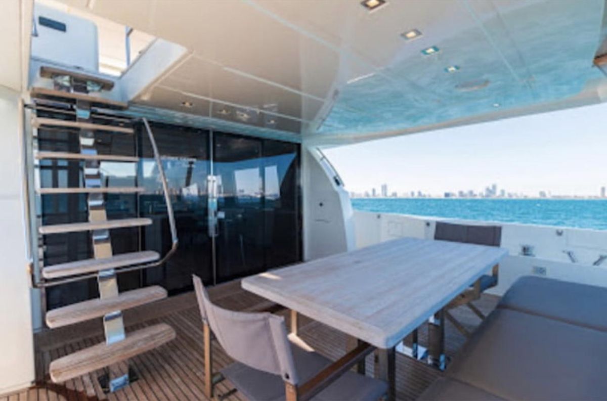 2015 Prestige 75 