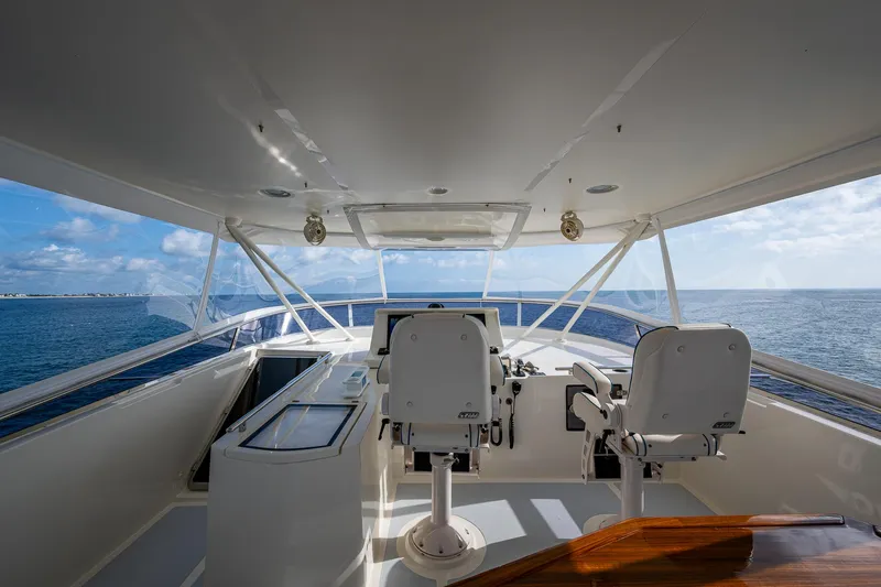 Cara Mia Yacht Photos Pics Flybridge of 2021 Marlow 53E Explorer yacht with ocean view and helm chairs.