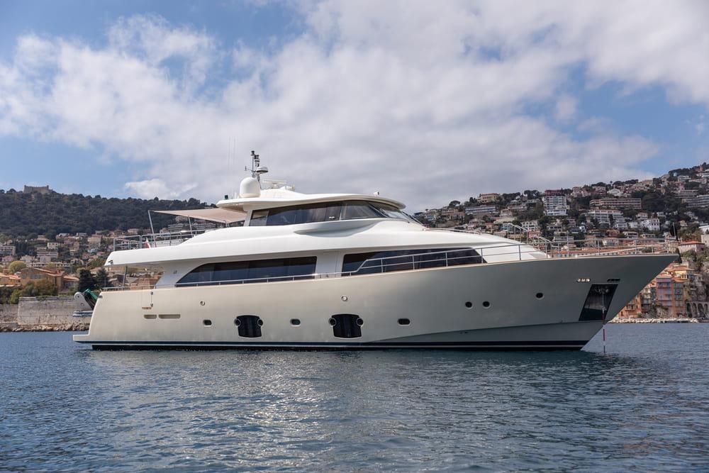 2010 Custom Line Navetta 26