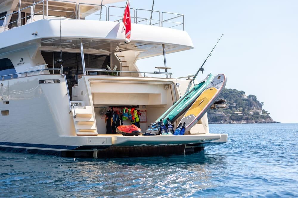 2010 Ferretti Yachts 86 