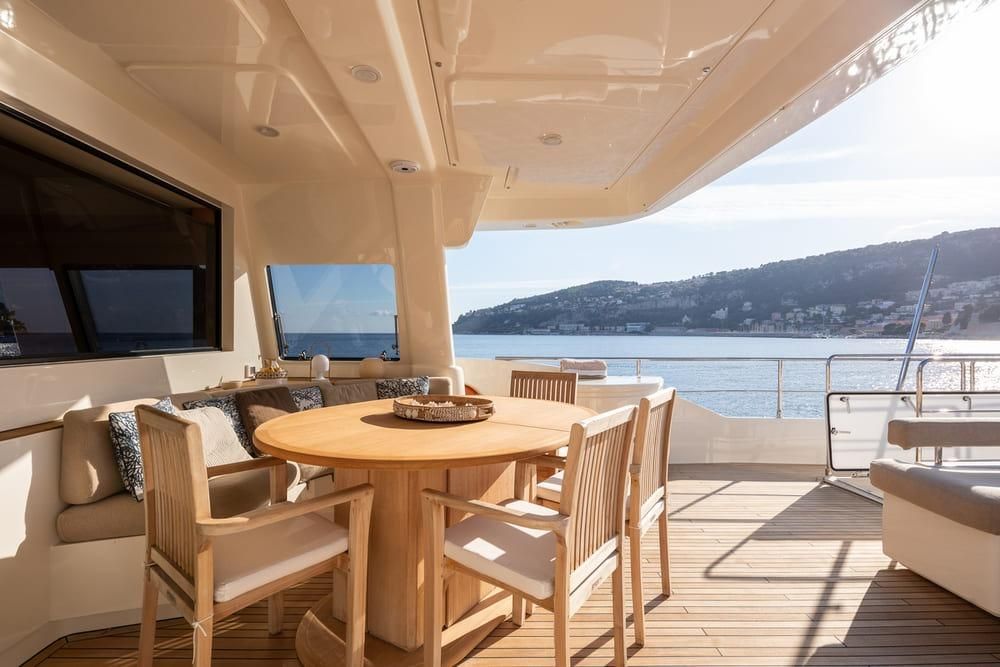 2010 Ferretti Yachts 86 