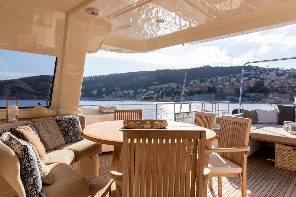 2010 Ferretti Yachts 86 