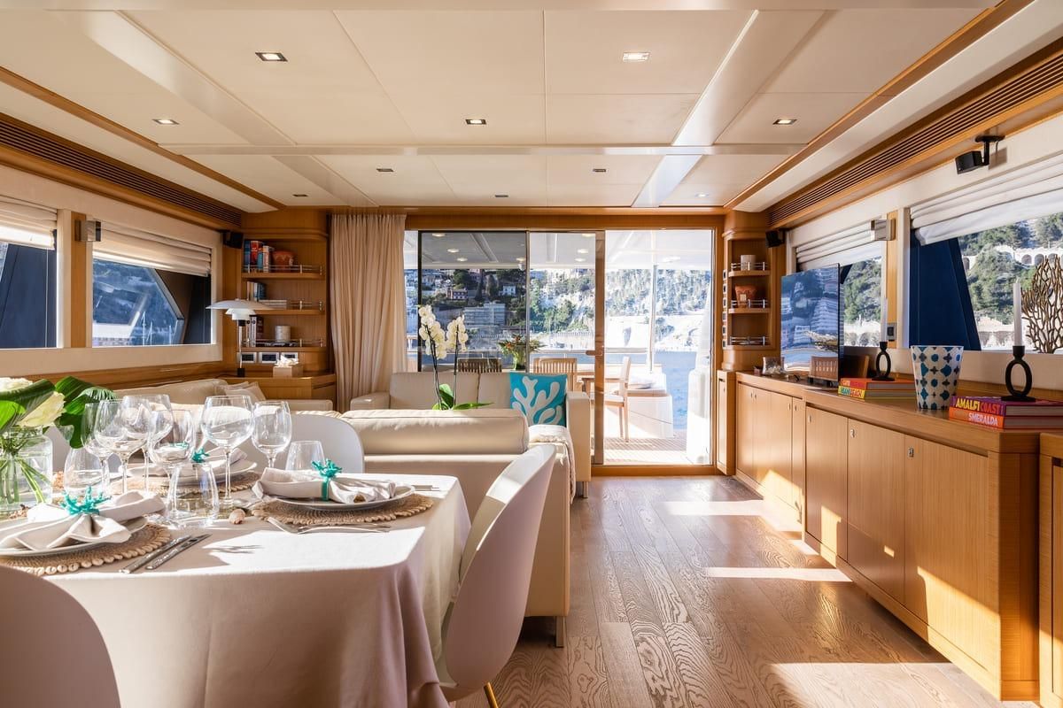 2010 Ferretti Yachts 86 