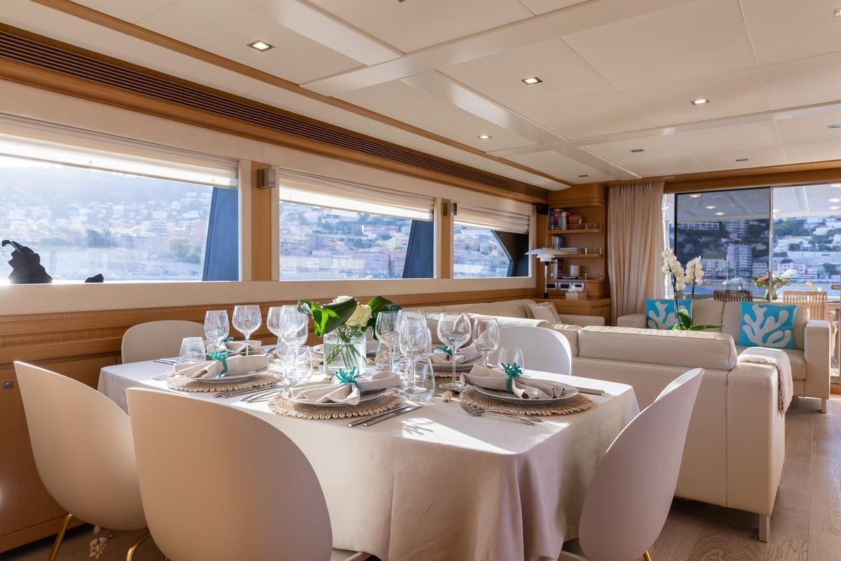 2010 Ferretti Yachts 86 