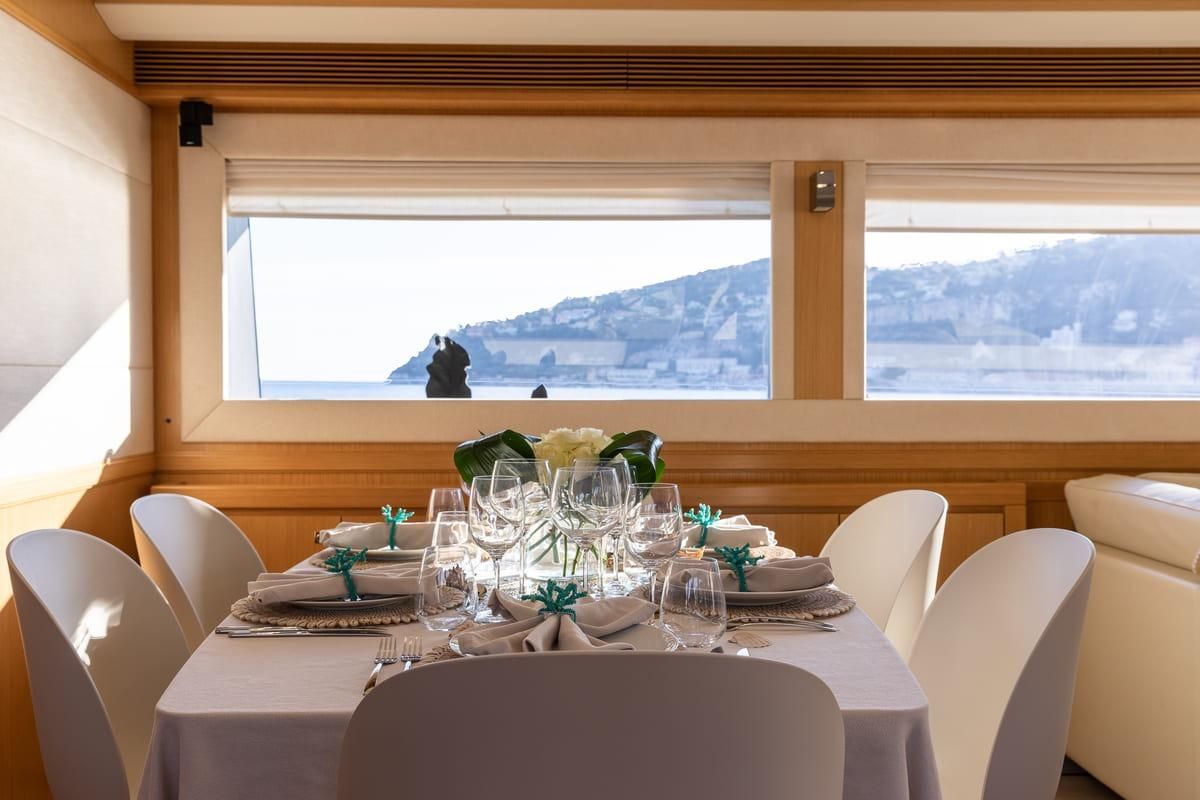 2010 Ferretti Yachts 86 