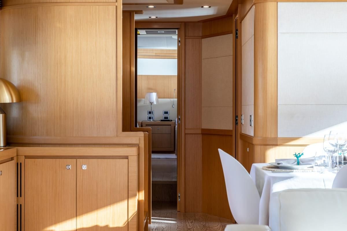 2010 Ferretti Yachts 86 