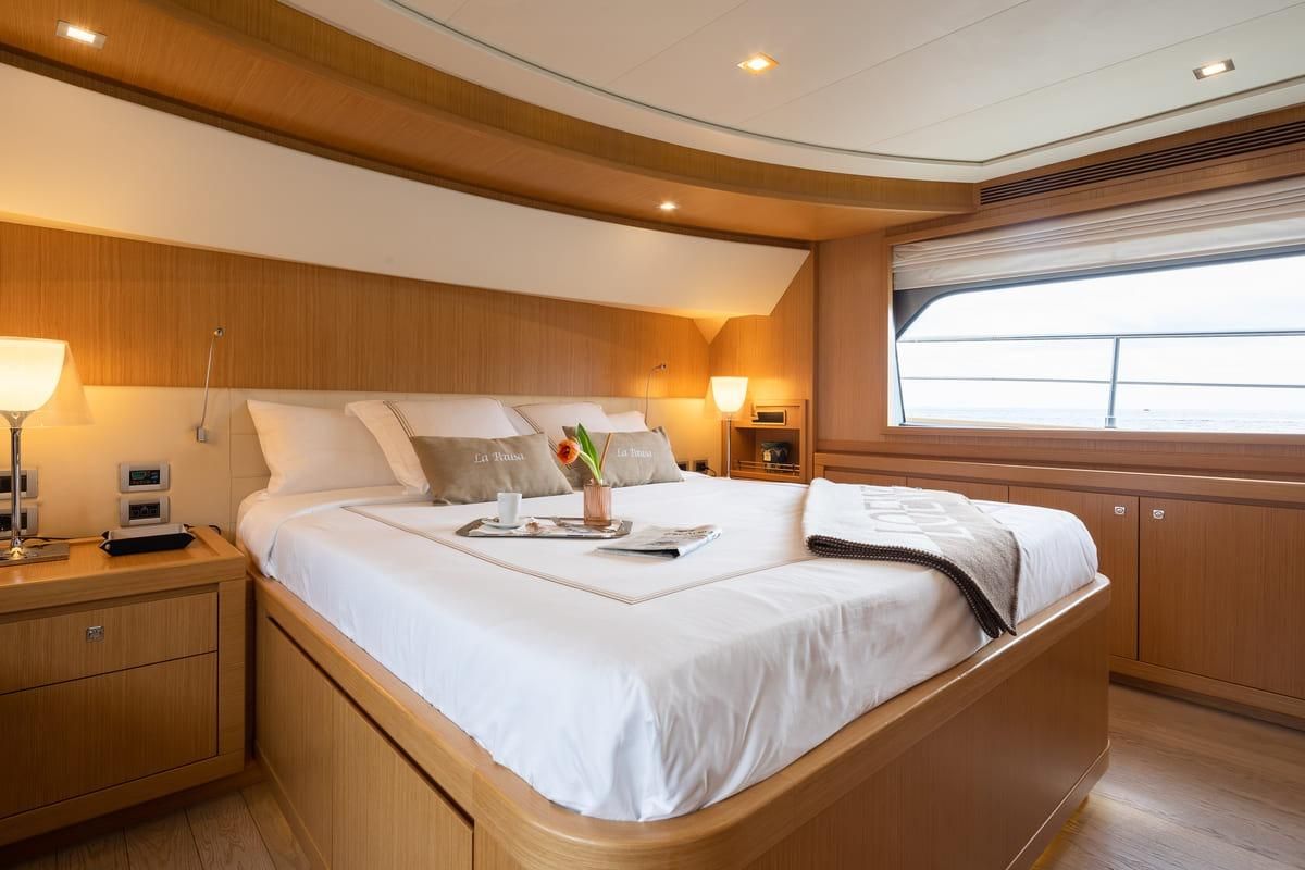 2010 Ferretti Yachts 86 