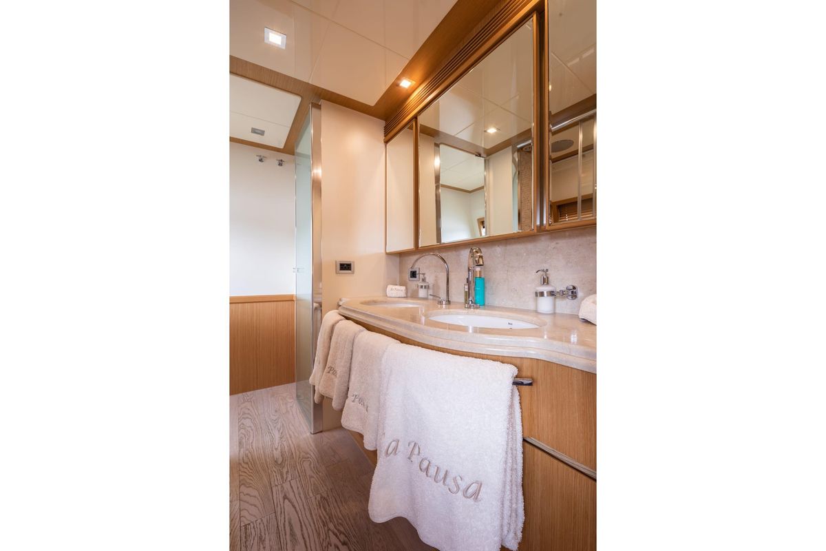 2010 Ferretti Yachts 86 