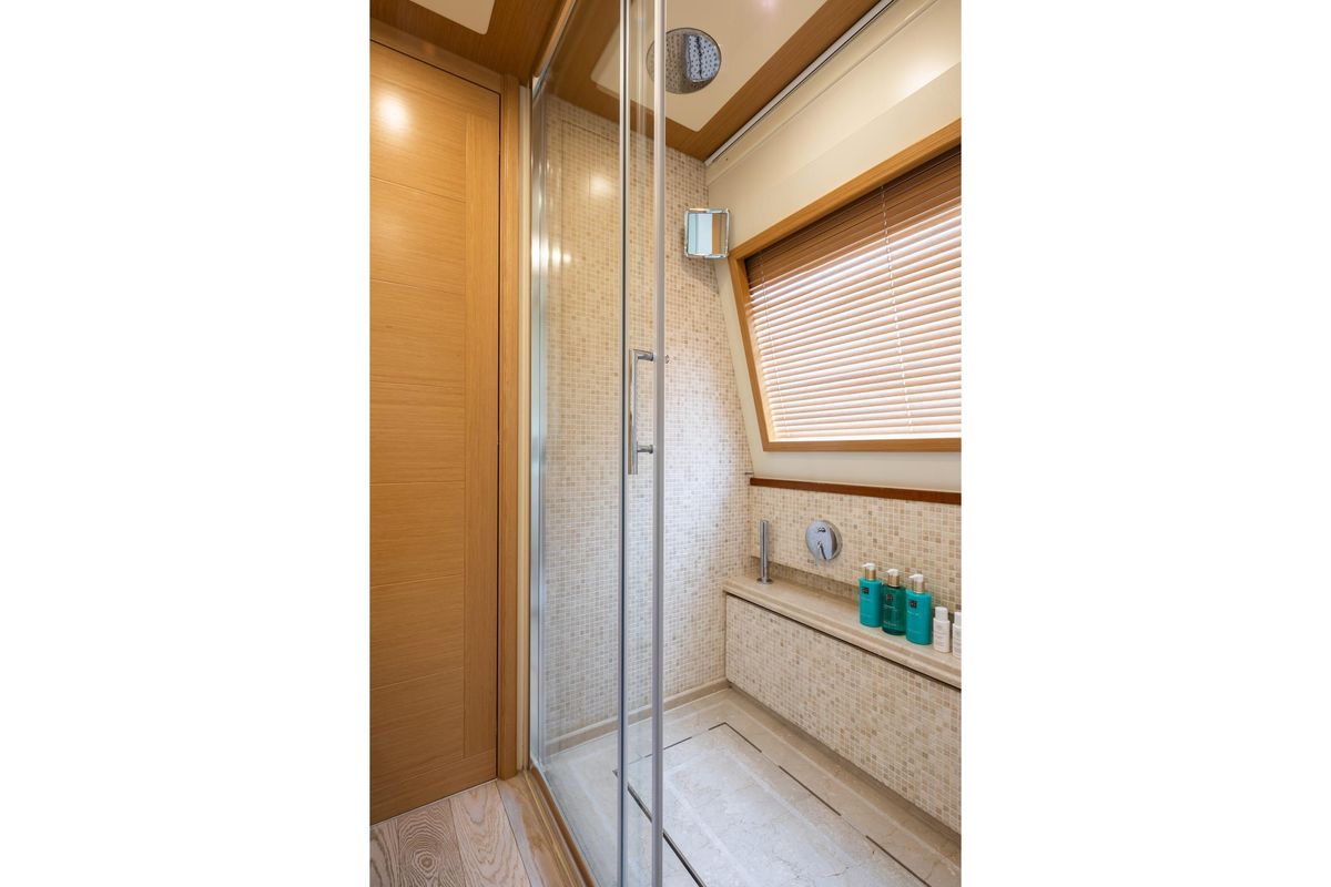 2010 Ferretti Yachts 86 