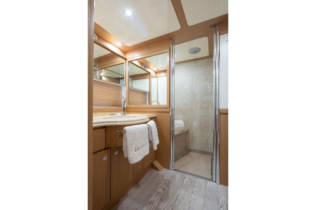 2010 Ferretti Yachts 86 