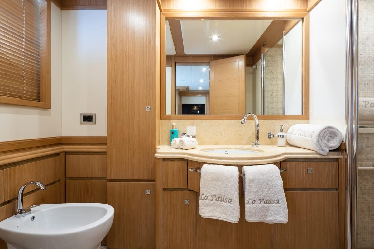 2010 Ferretti Yachts 86 