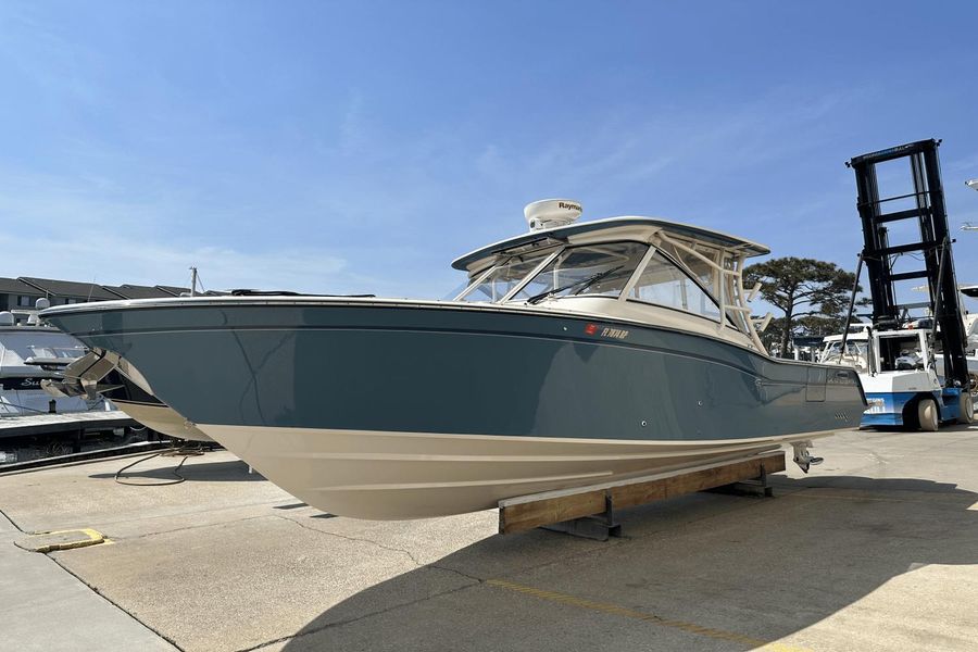 2018 Grady-White 325 Freedom