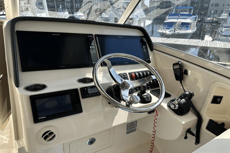 2018 Grady-White 325 Freedom