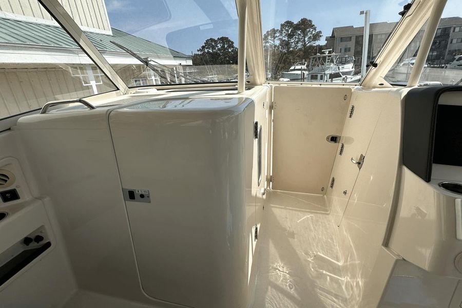2018 Grady-White 325 Freedom