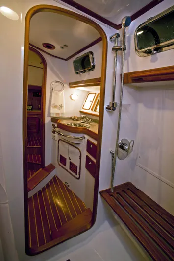 Sirius Yacht Photos Pics Interior of Passport 470 Center Cockpit yacht, 2011 model.