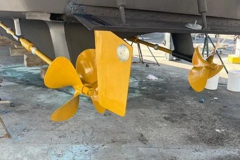 Island Yacht Photos Pics 1988 Hatteras 70 yacht propellers and rudder, dry dock maintenance view.