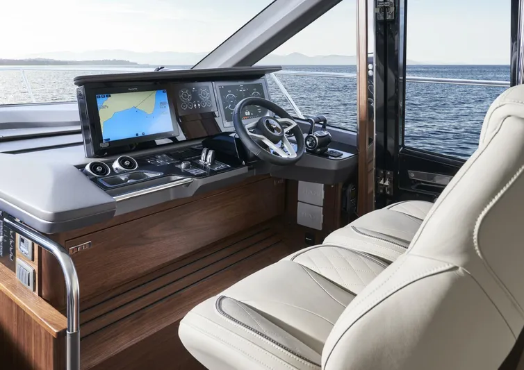 Yacht Photos Pics 2026 Princess F65 -Helm