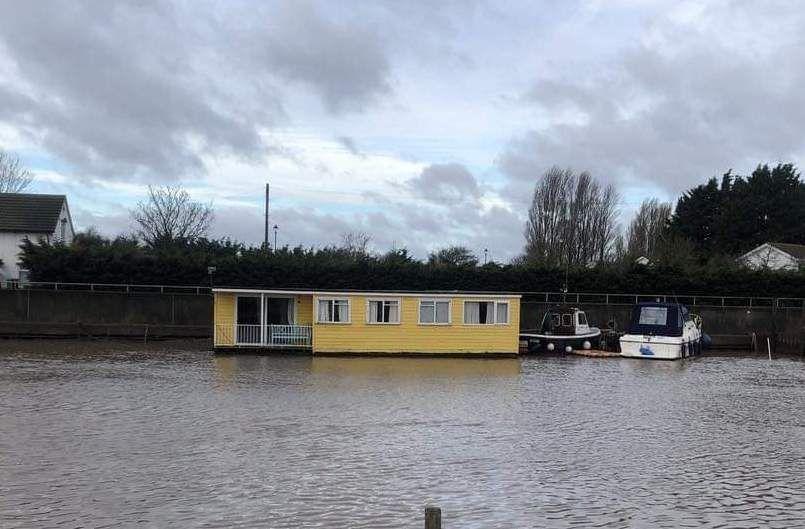 Houseboat 40 x 12 1985 12m 1985 Norfolk Boats and Outboards