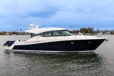 Tiara Yachts 53 Coupe