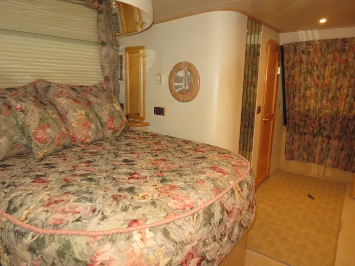 Just Us Yacht Photos Pics 