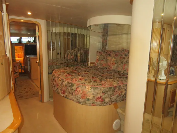 Just Us Yacht Photos Pics 