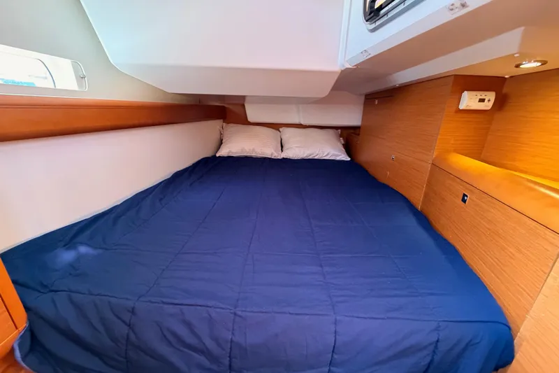Leah Yacht Photos Pics Cozy cabin interior of 2014 Jeanneau Sun Odyssey 469 with blue bedding.